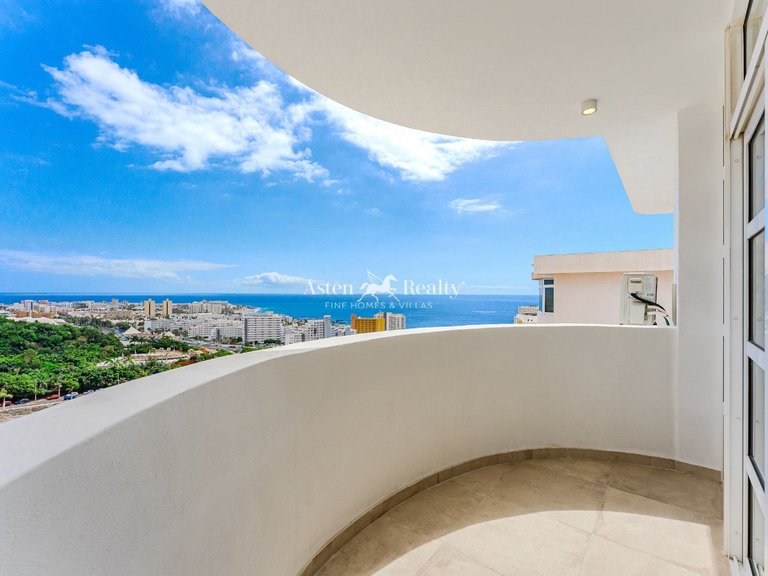 Villa for Sale in San Eugenio Alto, Tenerife 36