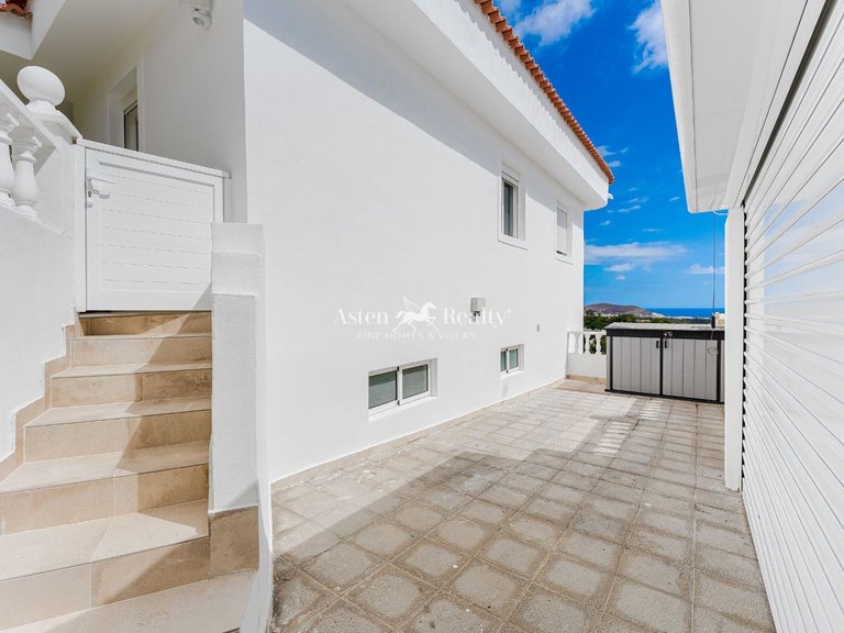 Villa for Sale in San Eugenio Alto, Tenerife 40