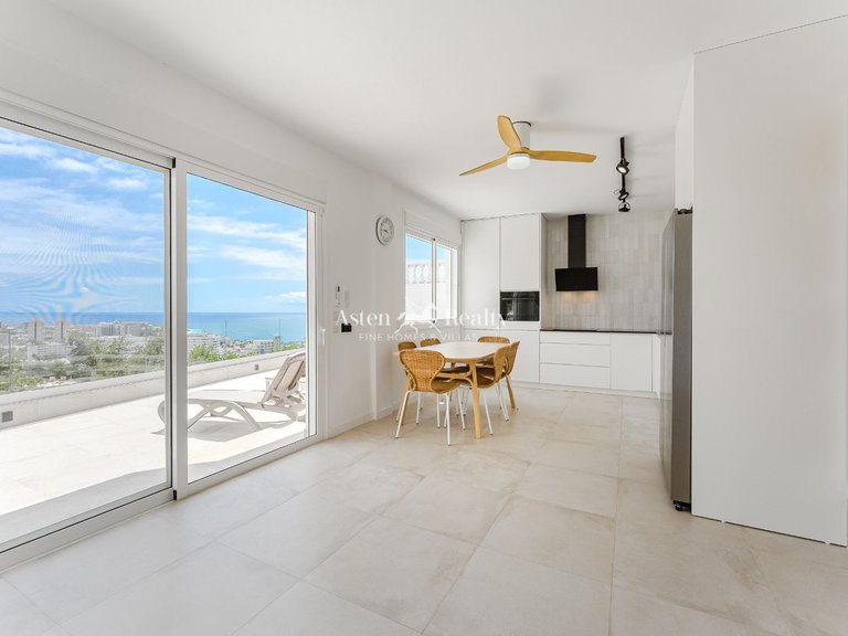 Villa for Sale in San Eugenio Alto, Tenerife 7