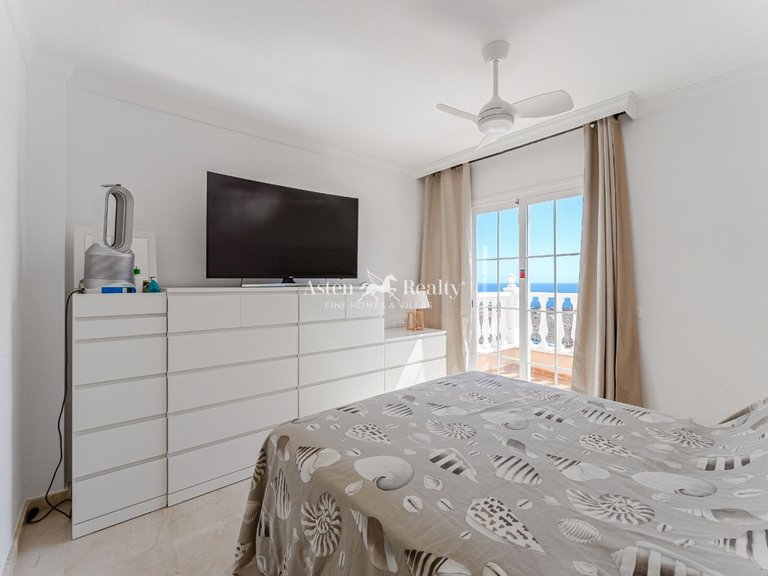 Villa for Sale in Playa Paraíso, Tenerife 17