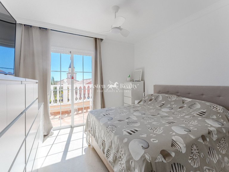 Villa for Sale in Playa Paraíso, Tenerife 18