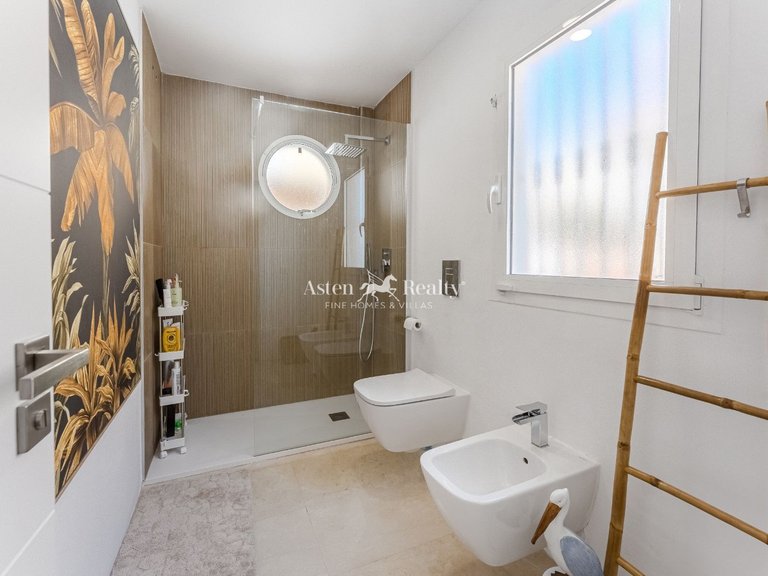 Villa for Sale in Playa Paraíso, Tenerife 16