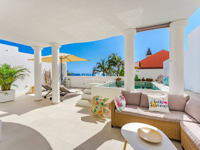 Villa for Sale in Playa Paraíso, Tenerife 1