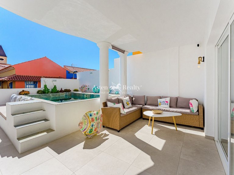 Villa for Sale in Playa Paraíso, Tenerife 3