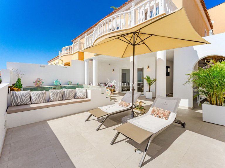 Villa for Sale in Playa Paraíso, Tenerife 4