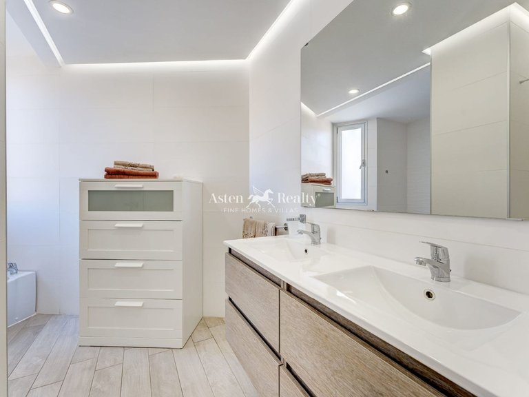 Apartment for Sale in Playa Paraíso, Tenerife 22