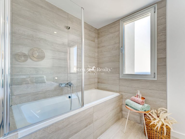 Apartment for Sale in Playa Paraíso, Tenerife 17