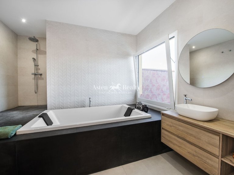 Villa for Sale in Las Galletas, Tenerife 9