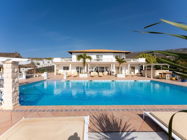 Villa for Sale in Adeje, Tenerife 1