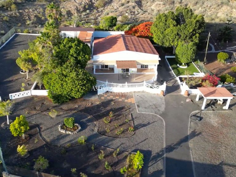 Villa for Sale in Guia De Isora, Tenerife 2