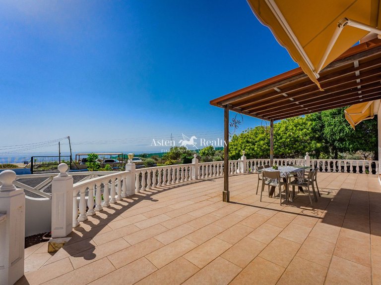 Villa for Sale in Guia De Isora, Tenerife 4