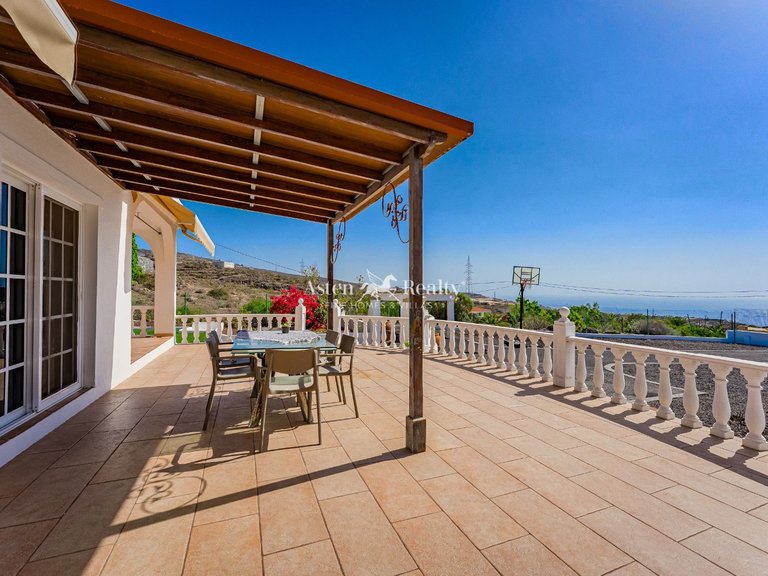 Villa for Sale in Guia De Isora, Tenerife 6