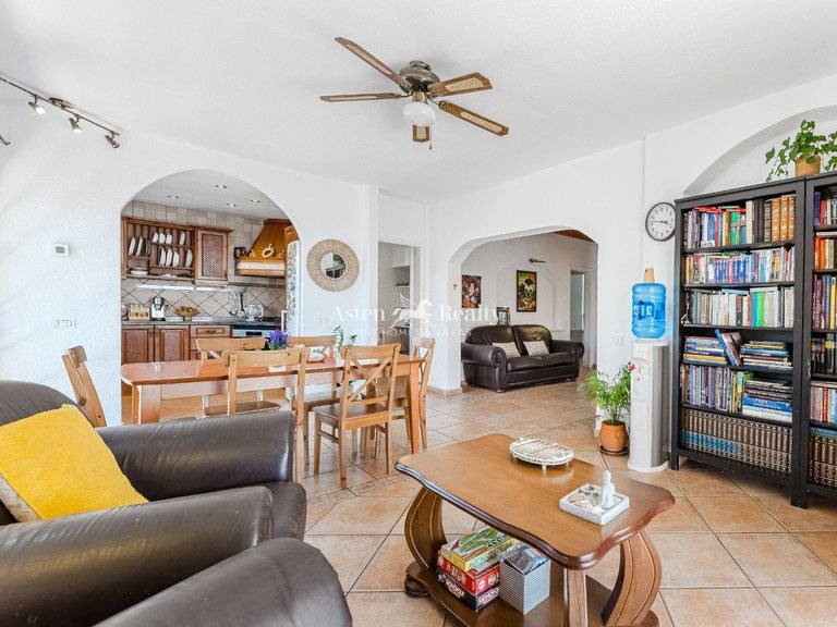 Villa for Sale in Guia De Isora, Tenerife 9