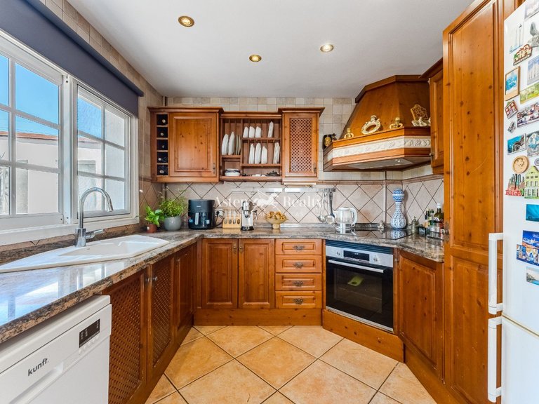 Villa for Sale in Guia De Isora, Tenerife 10