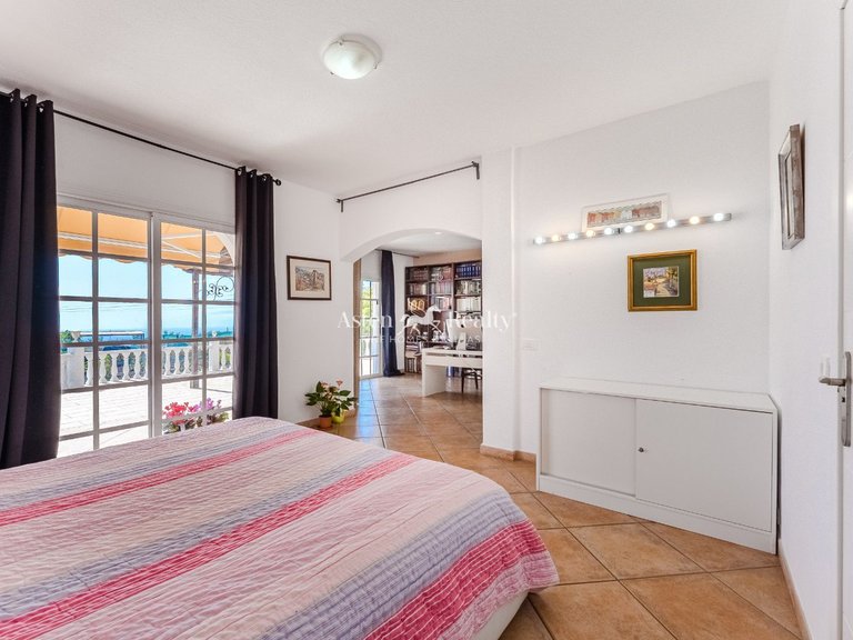 Villa for Sale in Guia De Isora, Tenerife 15