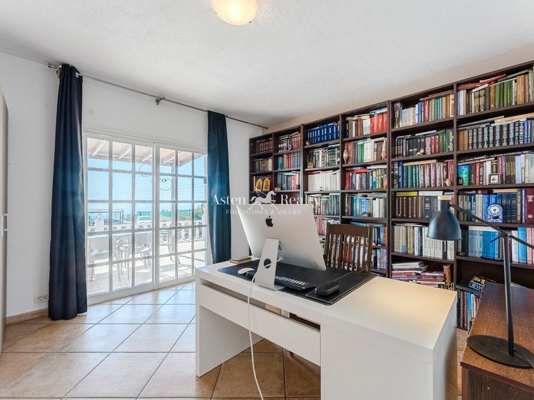 Villa for Sale in Guia De Isora, Tenerife 16