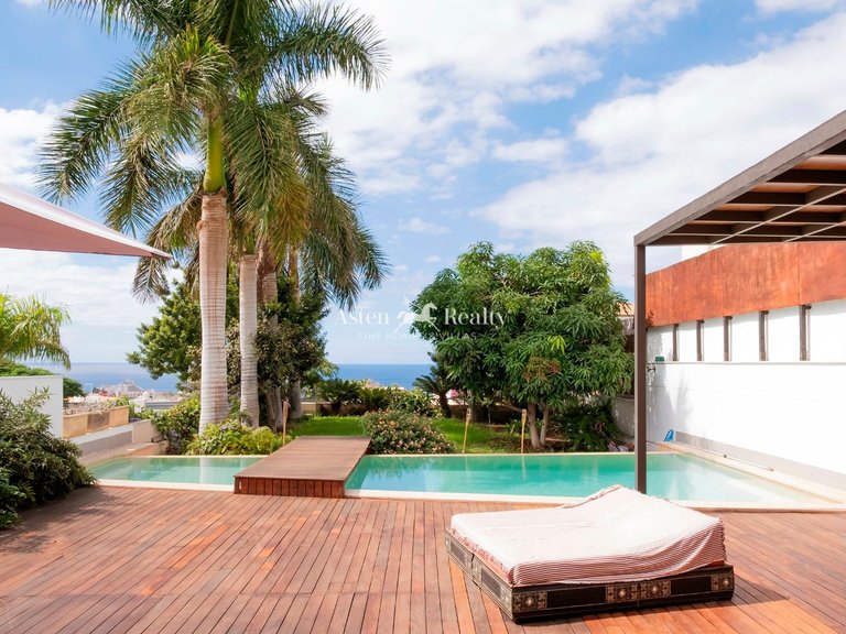 Villa for Sale in Torviscas Alto, Tenerife 1