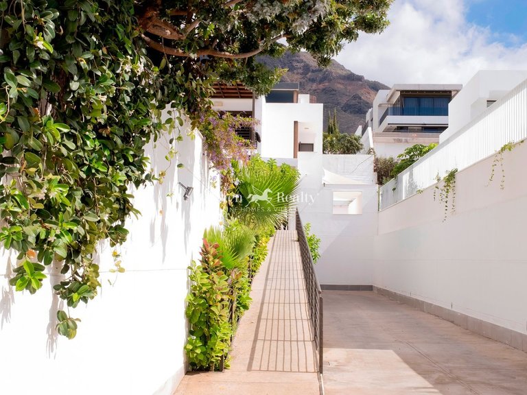 Villa for Sale in Torviscas Alto, Tenerife 2