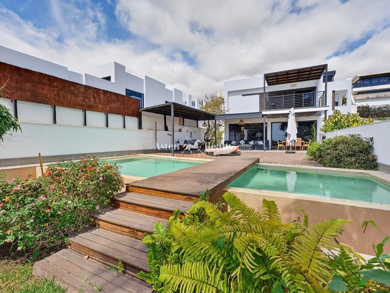 Villa for Sale in Torviscas Alto, Tenerife 1