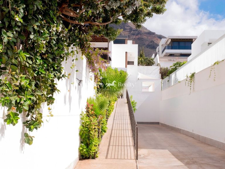Villa for Sale in Torviscas Alto, Tenerife 31