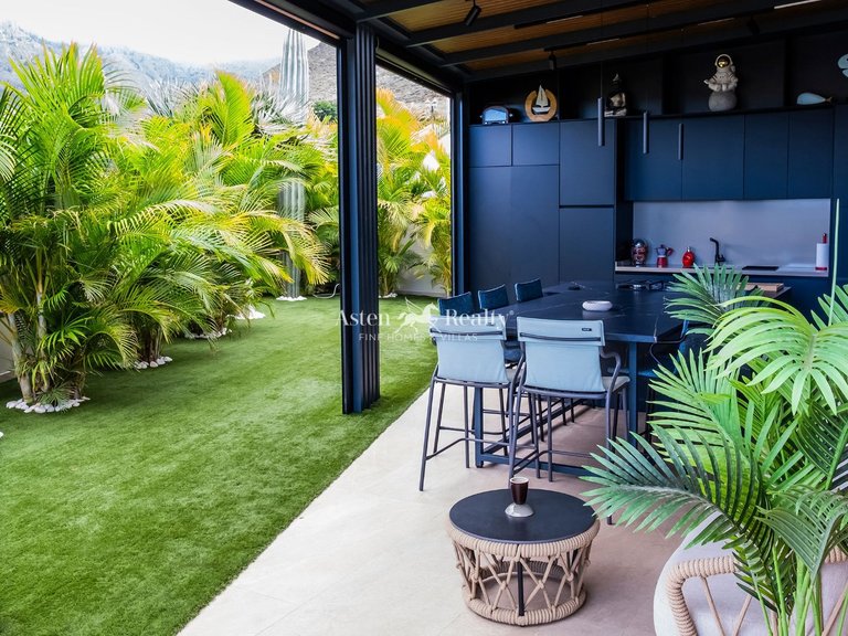 Villa for Sale in Torviscas Alto, Tenerife 28