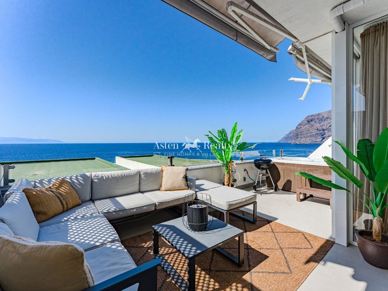 Apartment for Sale in Acantilados De Los Gigantes, Tenerife 1