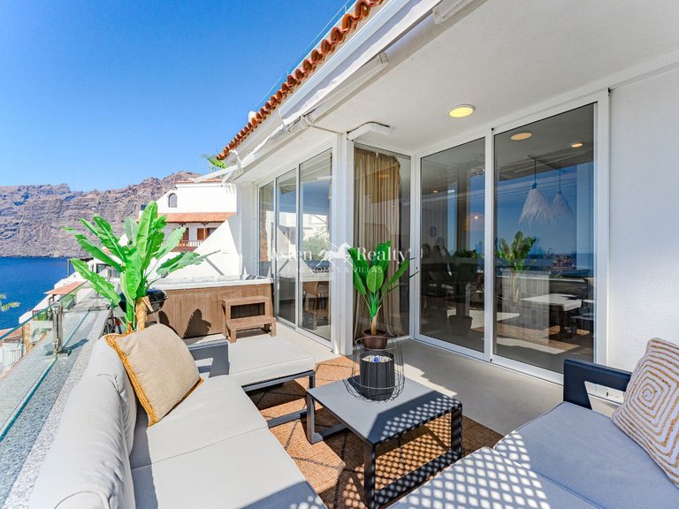 Apartment for Sale in Acantilados De Los Gigantes, Tenerife 5