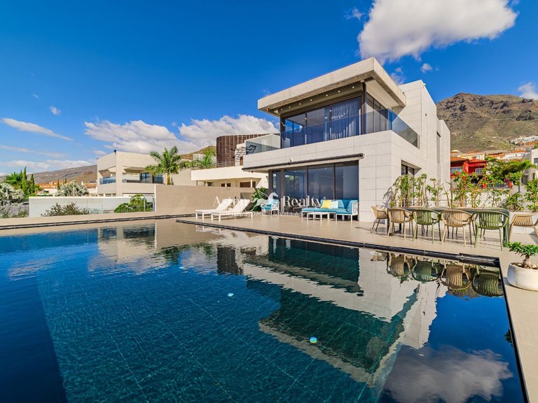 Villa for Sale in Torviscas Alto, Tenerife 2