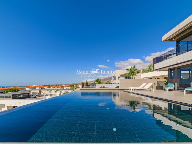 Villa for Sale in Torviscas Alto, Tenerife 1