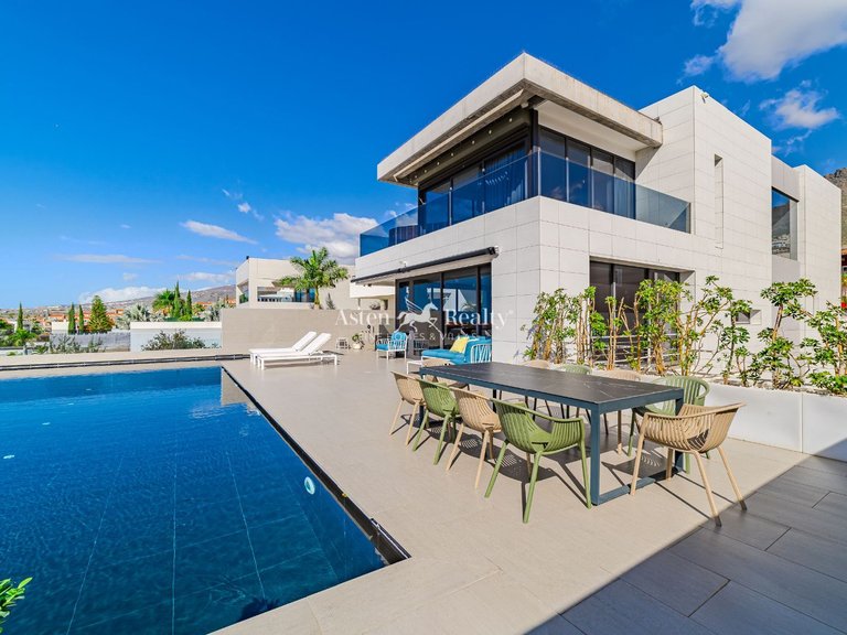 Villa for Sale in Torviscas Alto, Tenerife 3