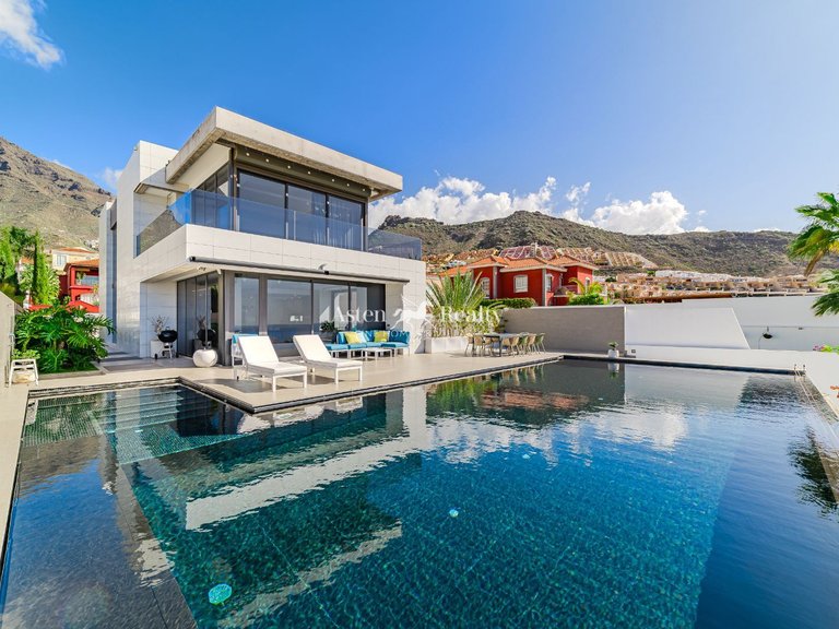 Villa for Sale in Torviscas Alto, Tenerife 8