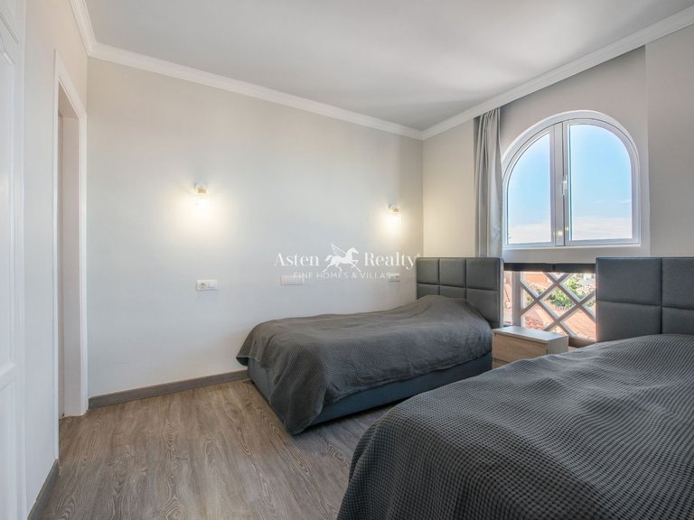 Town House for Sale in San Eugenio Alto, Tenerife 17