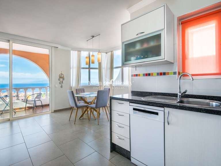 Town House for Sale in San Eugenio Alto, Tenerife 9