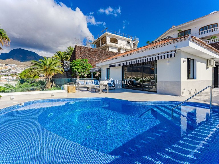 Villa for Sale in San Eugenio Alto, Tenerife 3