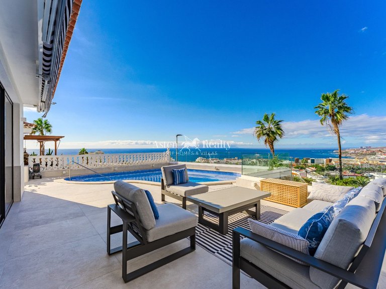 Villa for Sale in San Eugenio Alto, Tenerife 4