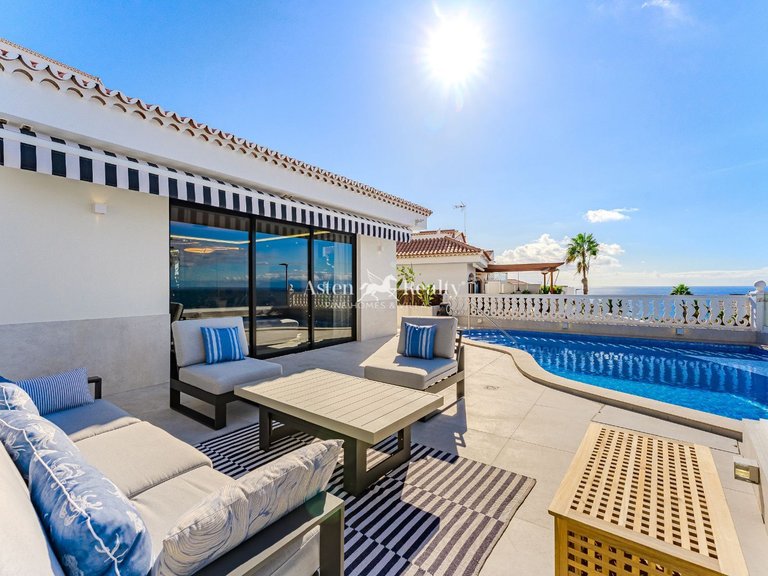 Villa for Sale in San Eugenio Alto, Tenerife 5