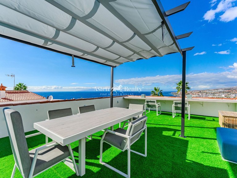 Villa for Sale in San Eugenio Alto, Tenerife 11
