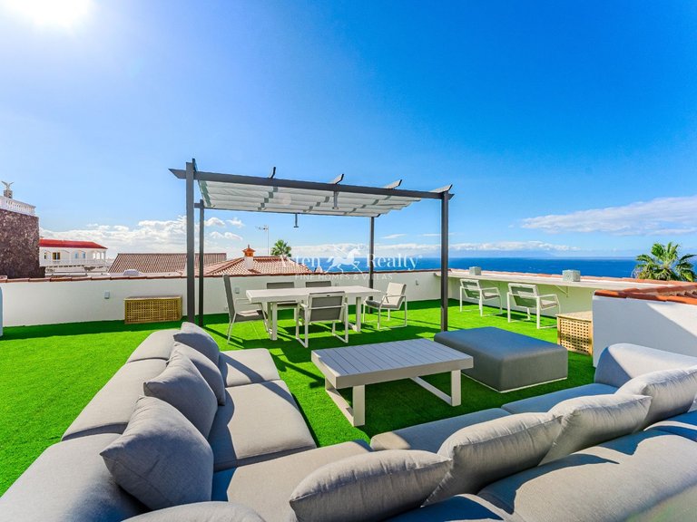 Villa for Sale in San Eugenio Alto, Tenerife 12