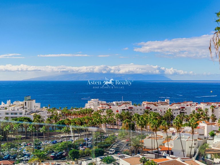 Villa for Sale in San Eugenio Alto, Tenerife 13