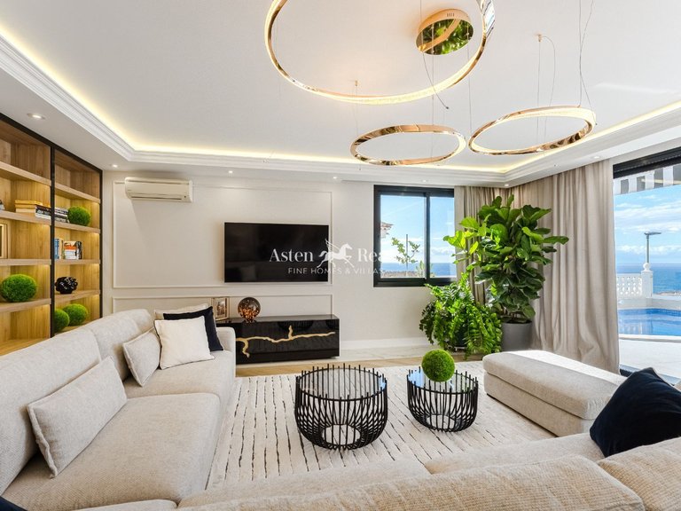 Villa for Sale in San Eugenio Alto, Tenerife 16
