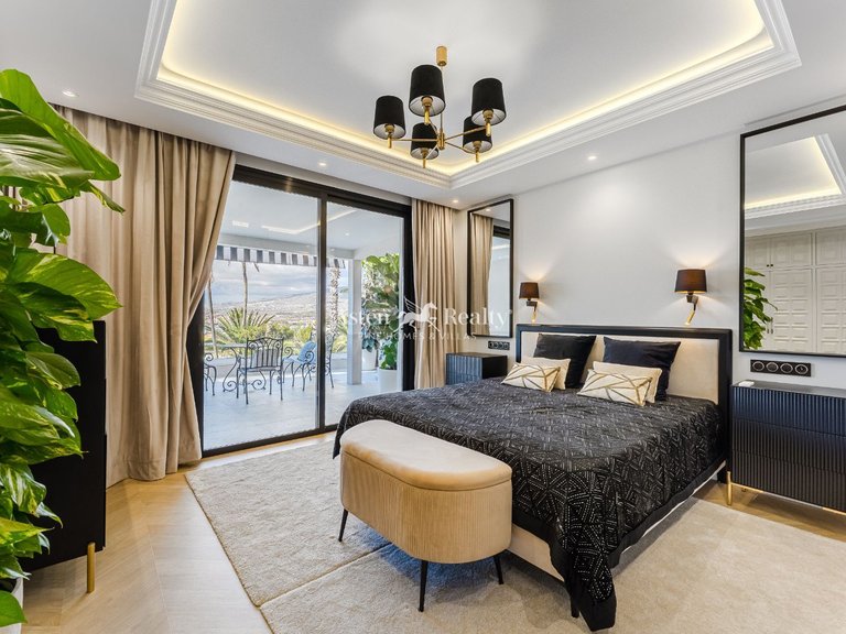 Villa for Sale in San Eugenio Alto, Tenerife 17