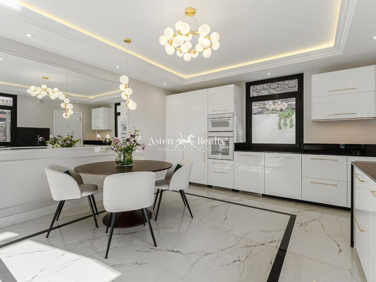 Villa for Sale in San Eugenio Alto, Tenerife 35