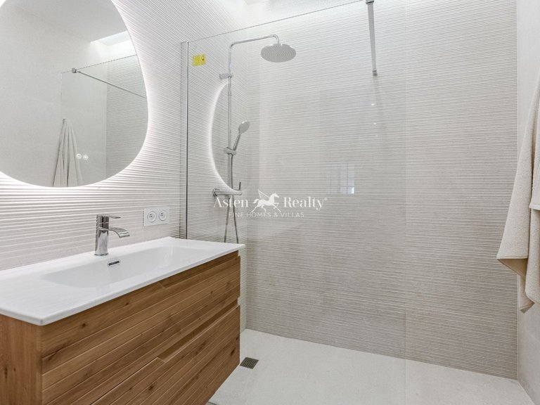 Villa for Sale in San Eugenio Alto, Tenerife 39