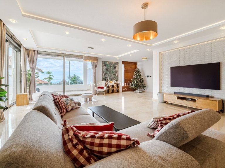 Villa for Sale in Torviscas Alto, Tenerife 1