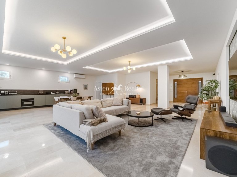 Villa for Sale in Torviscas Alto, Tenerife 28