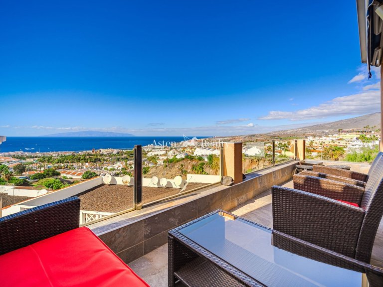 Town House for Sale in San Eugenio Alto, Tenerife 2