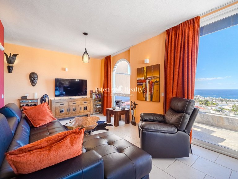 Town House for Sale in San Eugenio Alto, Tenerife 3