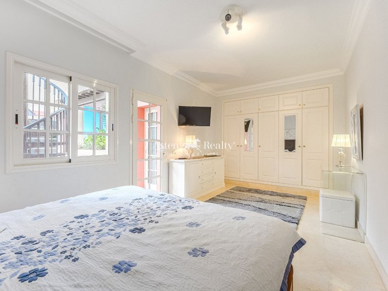 Penthouse for Sale in Playa Del Duque, Tenerife 7