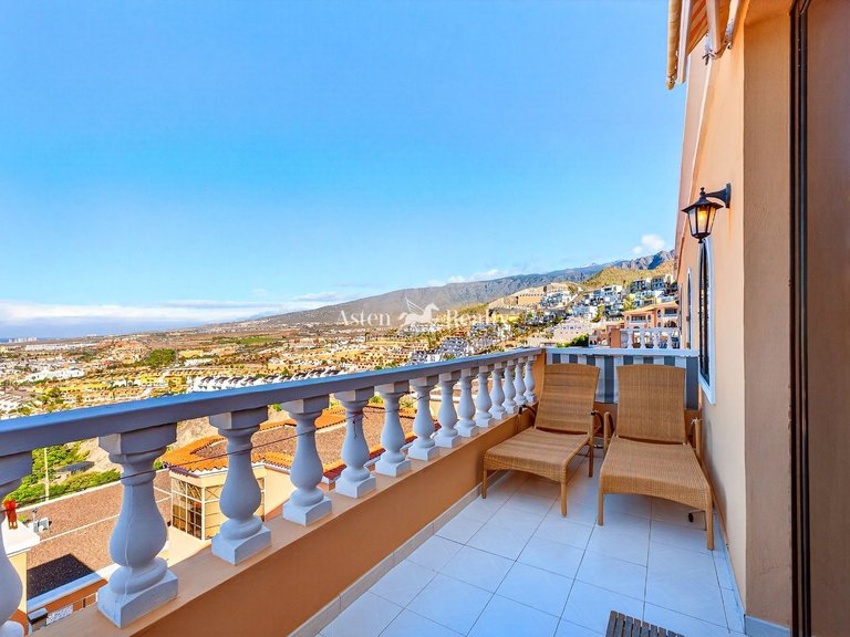 Villa for Sale in San Eugenio Alto, Tenerife 19