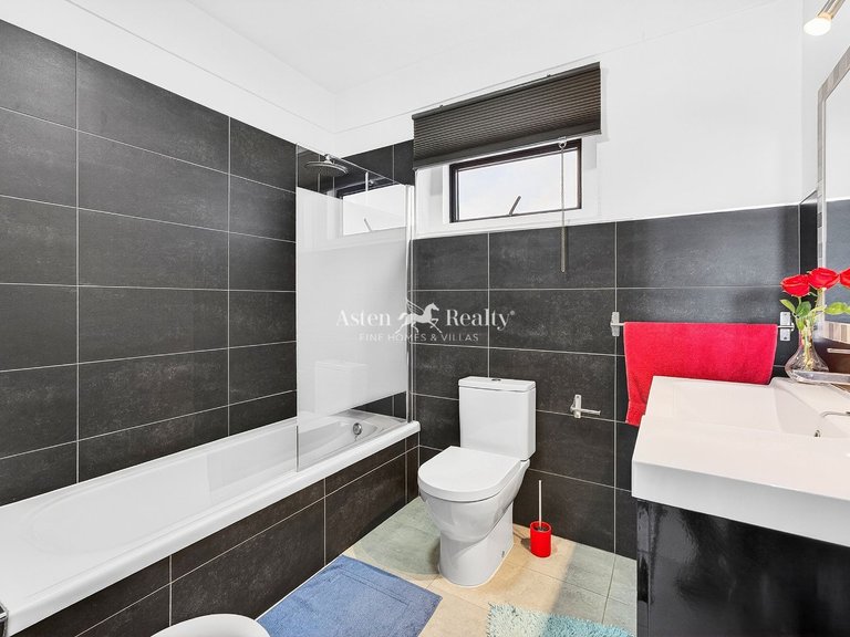 Villa for Sale in San Eugenio Alto, Tenerife 18